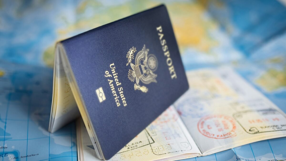 IOF no Cartão Internacional: O Que É e Como Pagar Menos em 2026
